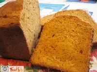 Fotografija recepta: Kruh s paradižnikom in baziliko pečen v avtomatu za peko kruha