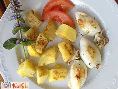 Polnjeni lignji z mocarelo in zelišči