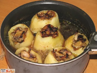 Z gobami nadevani krompir po rusko