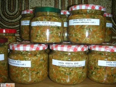 Zelenjavna začimbna zmes