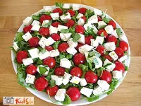 Fotografija recepta: Paradižniki na rukoli s svežim sirom