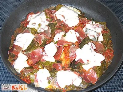 Tribarvna bučkina ponev