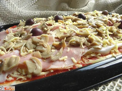 Pizza s čebulo Tomi