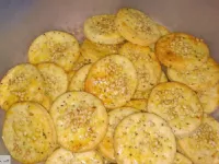 Fotografija recepta: Domači sirovi krekerji