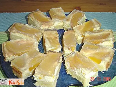 Skutni kolač z marelicami