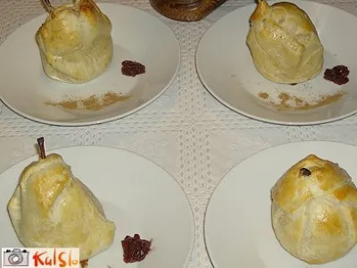 Pečene hruške v listnatem testu