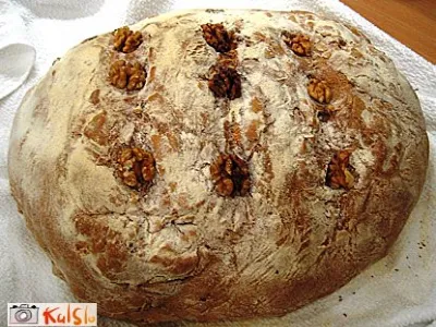 Mešan polnozrnat kruh z orehi