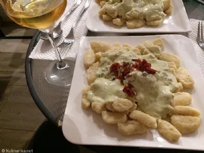 Preprosti skutini njoki z gorgonzolo