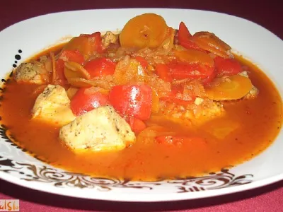 Puranji golaž z zelenjavo