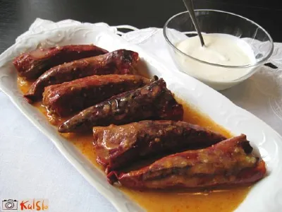 Suhe, rdeče polnjene paprike