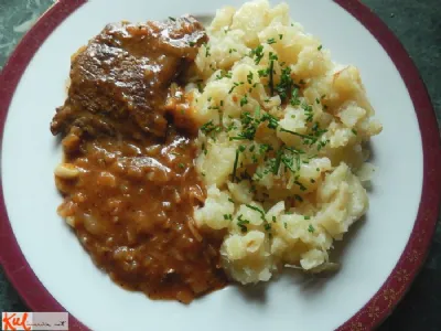 Goveji zrezki v omaki