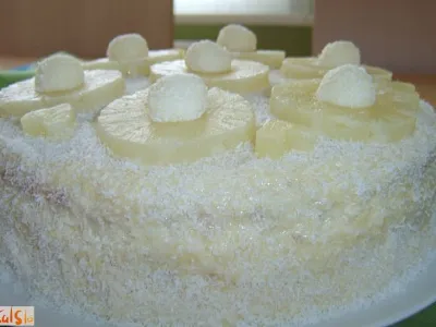 Kokosova torta z ananasom