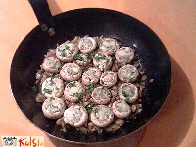 Šampinjoni nadevani z gorgonzolo