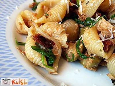 Testenine s tuno in rukolo