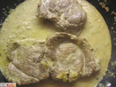 Svinjski zrezki z mandlji in sezamom