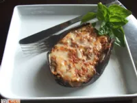 Fotografija recepta: Jajčevci s češnjevci in ostalimi dobrotami