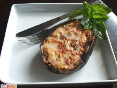 Jajčevci s češnjevci in ostalimi dobrotami