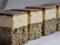 Fotografija recepta: Makov biskvit s kremo