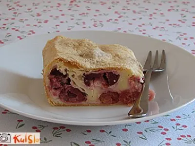 Češnjev štrudelj