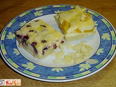 Višnjev in marelični kolač