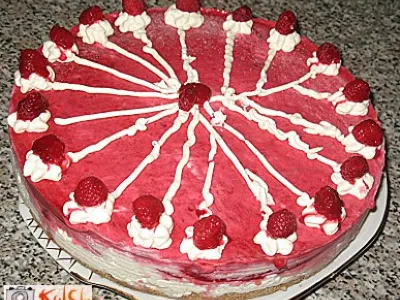 Torta iz skute in malin