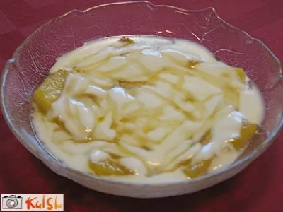 Pečeni ananas z jogurtom