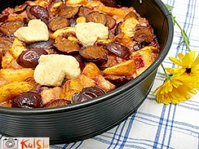 Pita iz breskev in sliv