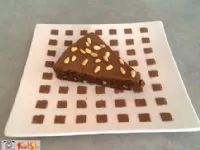 Fotografija recepta: Čokoladna torta s pinjolami