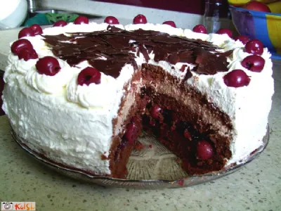 Višnjeva torta "črni gozdiček"