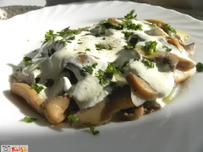 Gobe v kisli smetani