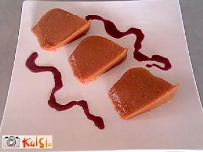 Bučna strjenka s portskim vinom in borovničevim sirupom