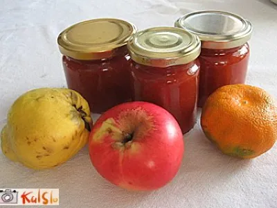 Mešana marmelada s kutinami, jabolki in mandarinami