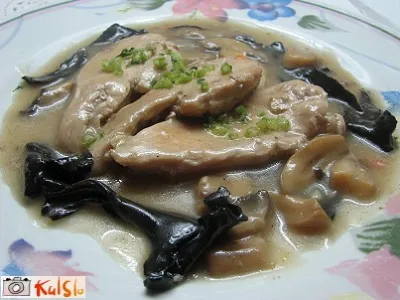 Puranovi zrezki v gobovi omaki