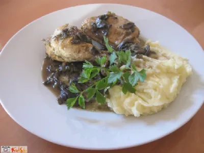 Piščančja bedra s šampinjoni