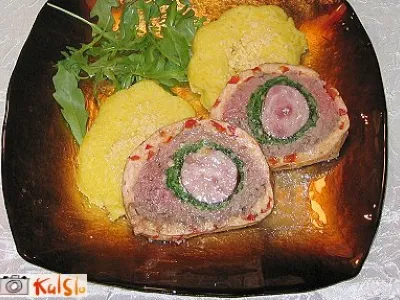 Večbarvna mesna rolada