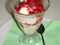 Fotografija recepta: Sladoled z vročimi malinami