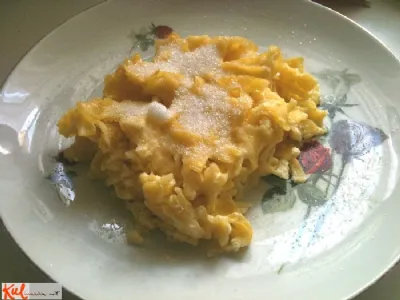 Sladki narastek s širokimi rezanci