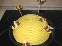 Fotografija recepta: Otroška torta čebelji panj
