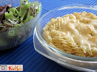 Makaroni s smetano in sirom