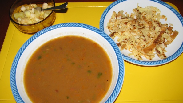 fiolova_juha_s_fritati_sadna_solata_001_595