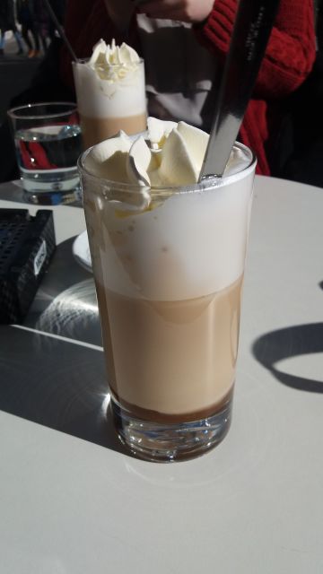 kaisermelange oziroma bela kava s smetano in karamelo v Ljubljani