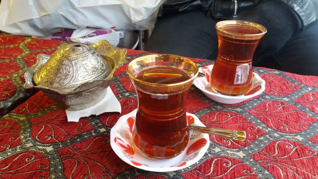 turški čaj v Istanbulu
